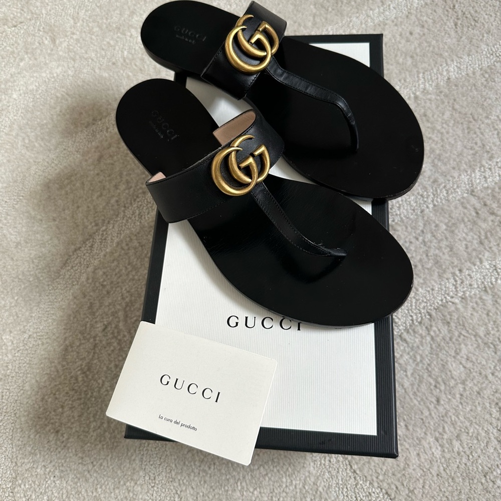 Gucci Black Leather GG Thong Sandals